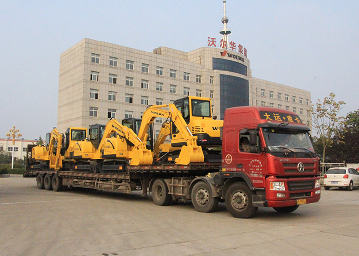 沃爾華集團挖掘機發(fā)車