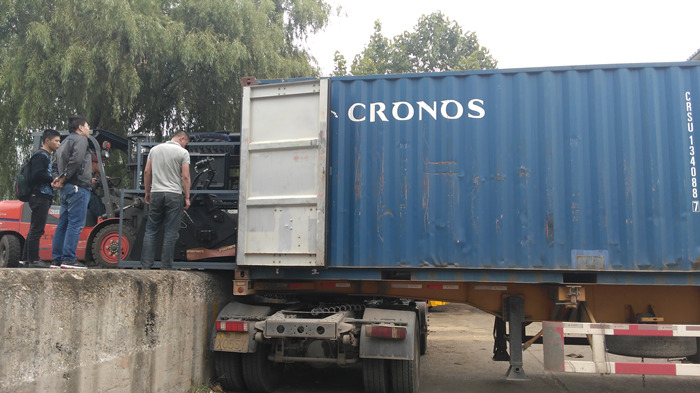 沃爾華集團(tuán)一批滑移裝載機(jī)出口南美